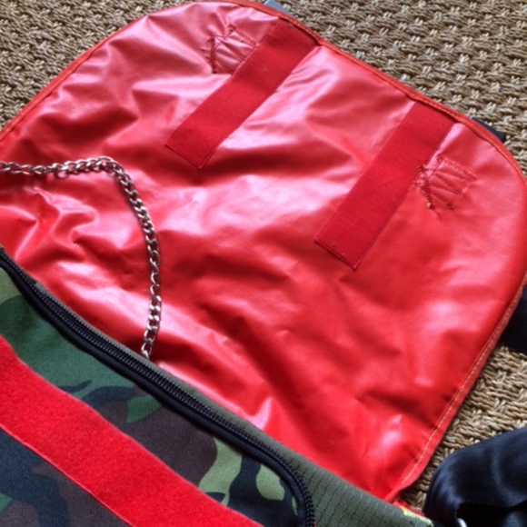 *SOLD!* Parcel Camo/Orange/Yellow Messenger Bag - Picture 4 of 8